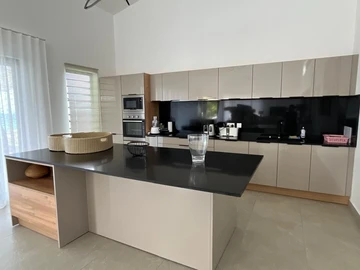 5 Bedroom Villa
