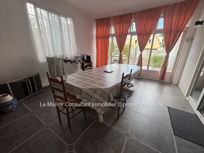 4-Bedroom Villa with Office for Sale in Albion