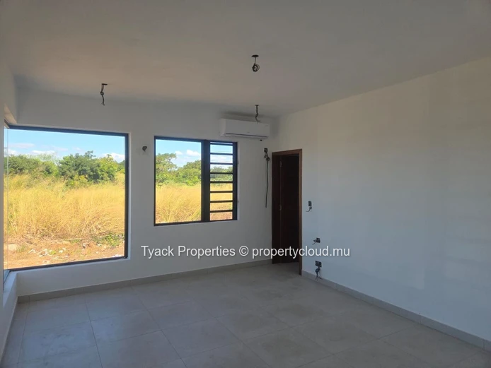Villa neuve 3 chambres avec piscine à vendre à Mont Mascal