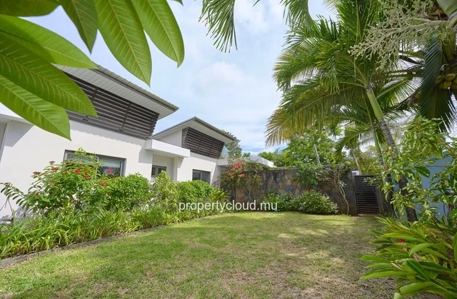 A vendre villa 3 chambres accessible aux etrangers emplacement idéal à La Salette, Grand Baie.