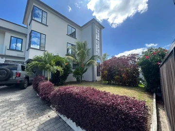 5 Bedroom Villa