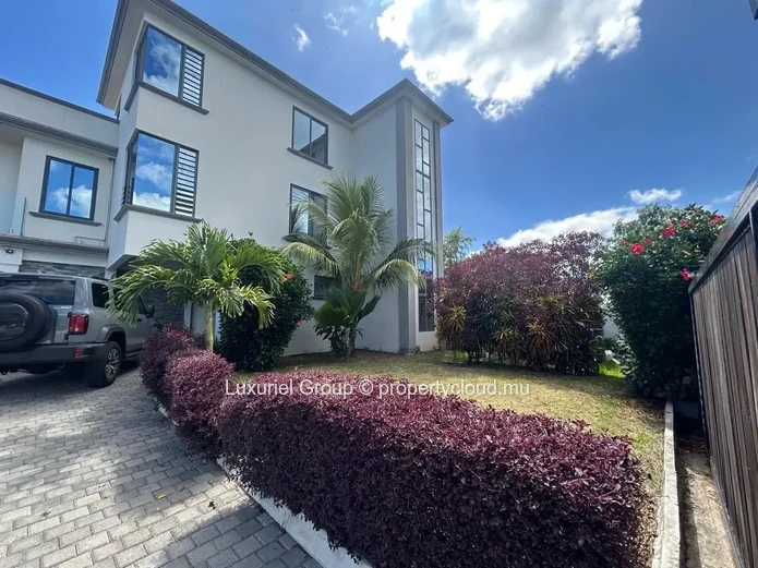 Exceptional Villa with Separate Living Spaces – Mont Choisy