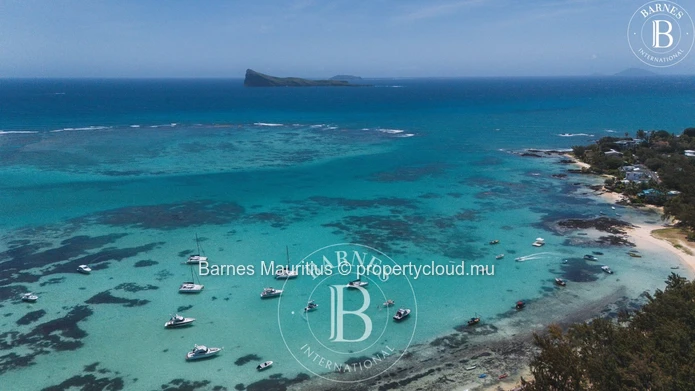 GRAND BAIE - Ultra-Luxury Penthouse - 3 Bedrooms