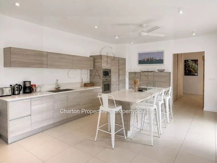 Appartement de 2 chambres au bord de la marina avec ponton privé