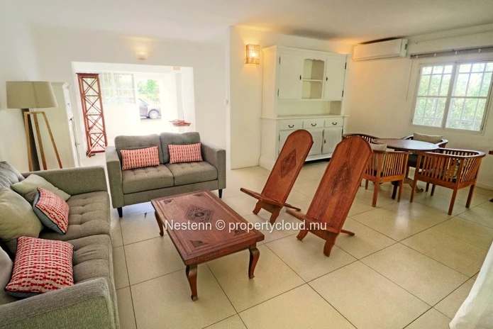 Semi-detached 3-bed house in a popular residence with huge garden