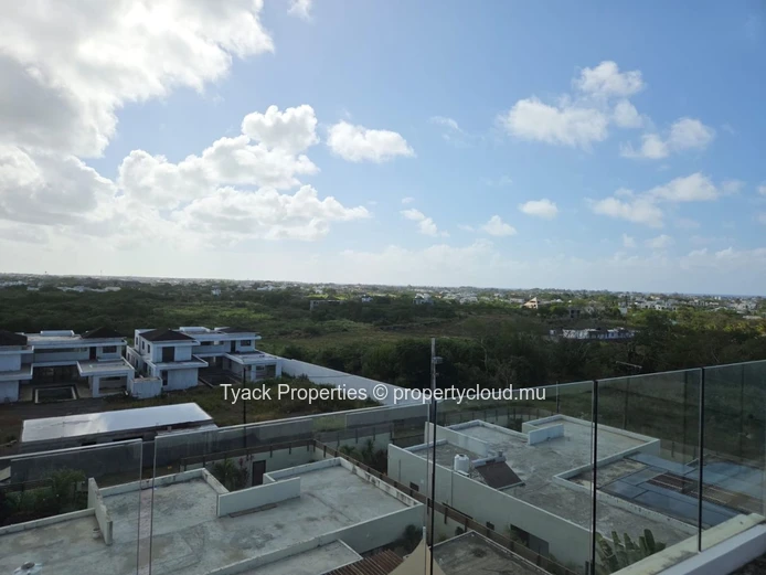 Penthouse Moderne avec Terrasse sur le Toit et Piscine – Pereybere
