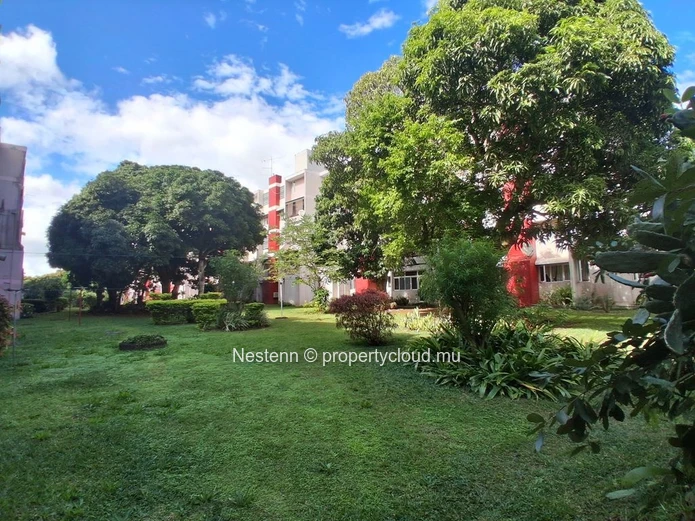 Fully furnished duplex apartment close to amenities.
