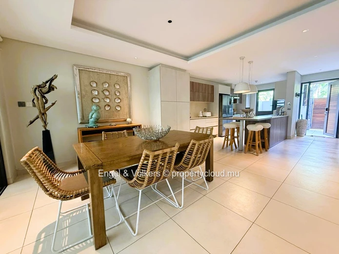 Luxury Townhouse with Private Pool & Golf Views in Anahita