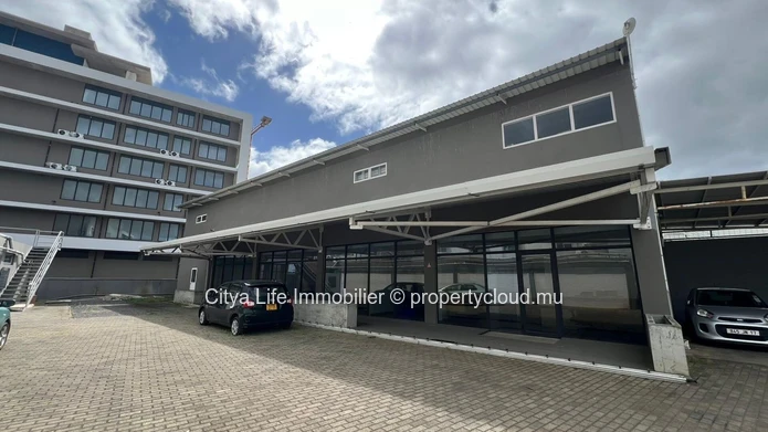 Modern Office Space for Rent in Prime Grand Baie Location - 300m² Semi-Furnished for Rs 230,000!