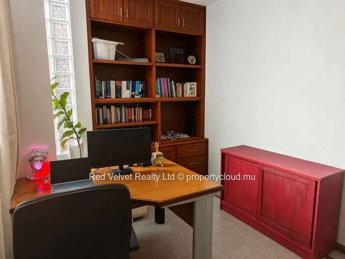 Duplex rénové de 3 chambres à vendre à Sodnac, Quatre Bornes