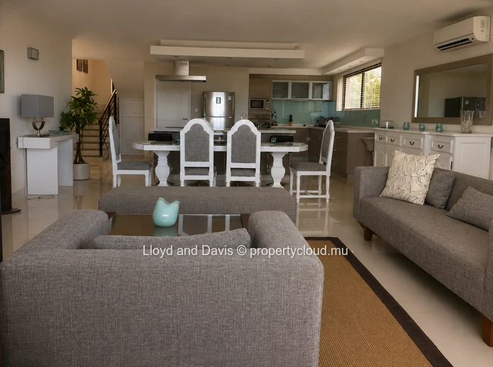 3-Bedroom Duplex with Sea and Mountain Views