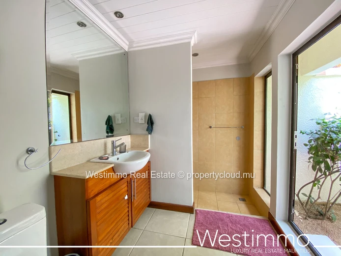 Pereybere - For rent Magnificent Balinese Villa with pool in a secure complex