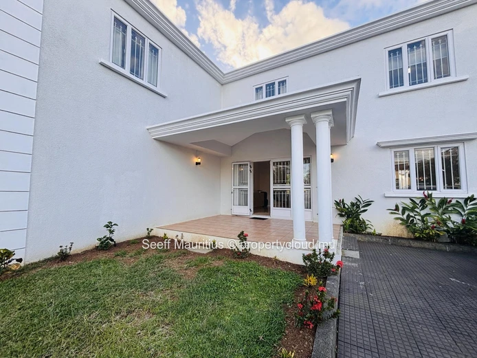 Spacieuse maison familiale avec piscine à Calodyne