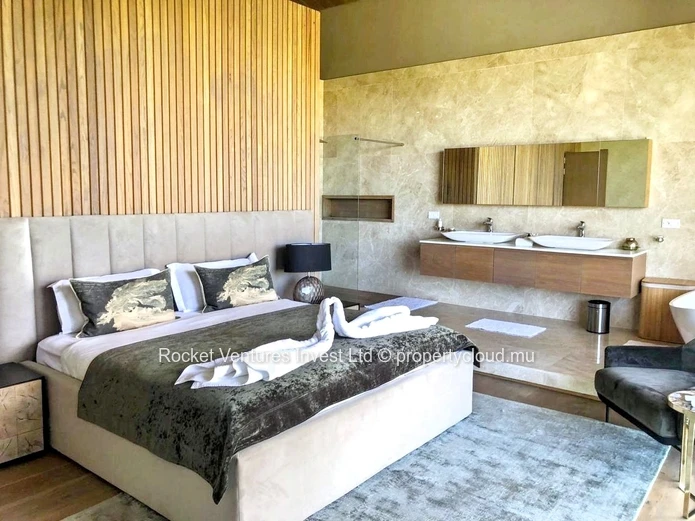Luxury 5-Bedroom Villa, Black River (La Balise Marina)