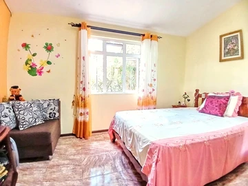 6 Bedroom House