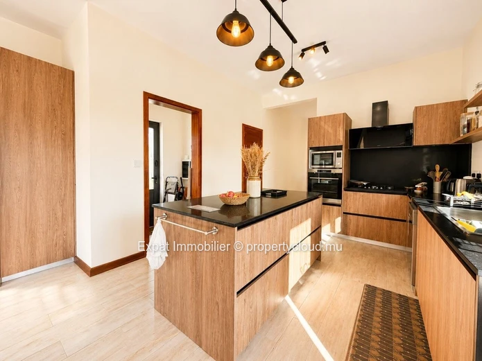 Stunning 4-Bedroom Villa with Pool for Rent at Jardin d'Anna – Flic-en-Flac