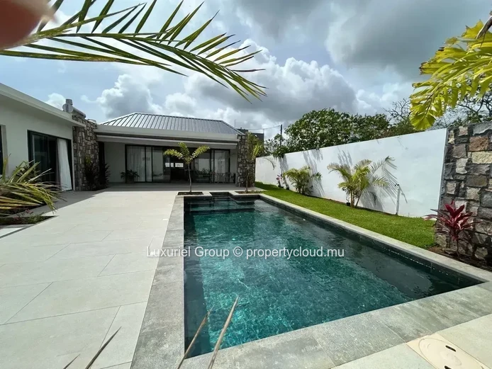 Élégante Villa Moderne avec Piscine à Louer – Grand Baie