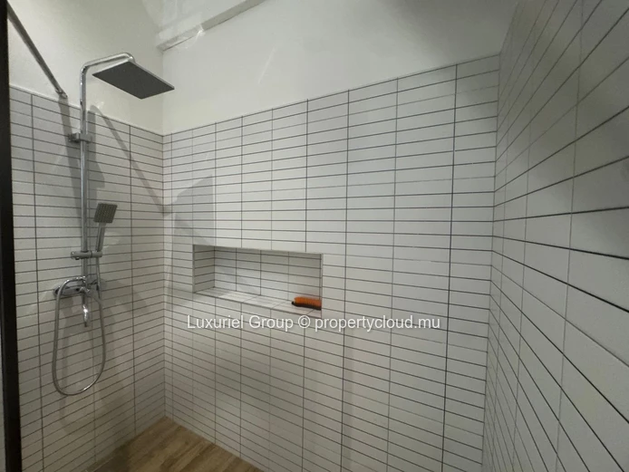 Villa contemporaine avec jacuzzi à Trou aux Biches