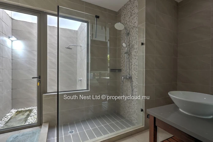 Villa d'Exception de 4 Chambres Entièrement Meublée avec Piscine Privée - Grand Baie