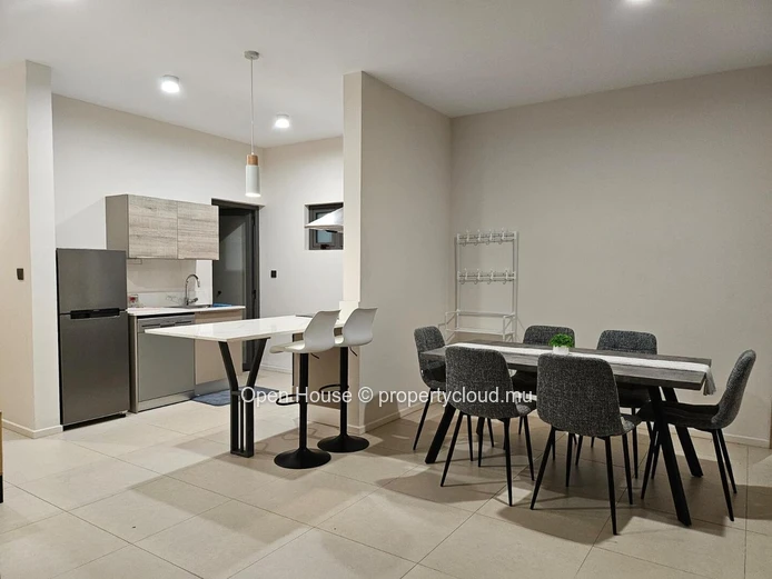 Stylish Furnished Apartment in Smart City, Moka - 80m², 2 Beds, Communal Pool, Mountain Views - Rs 60 000.