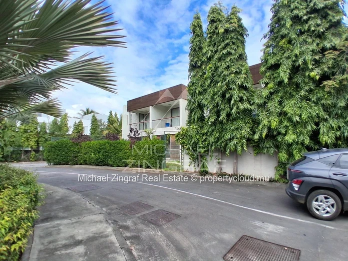 1-Bedroom Duplex with Direct Beach Access – Pereybere