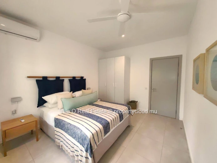 Dans une résidence sécurisée pieds dans l'eau, jolie appartement clé en main, de plain-pied avec un jardin privatif p...