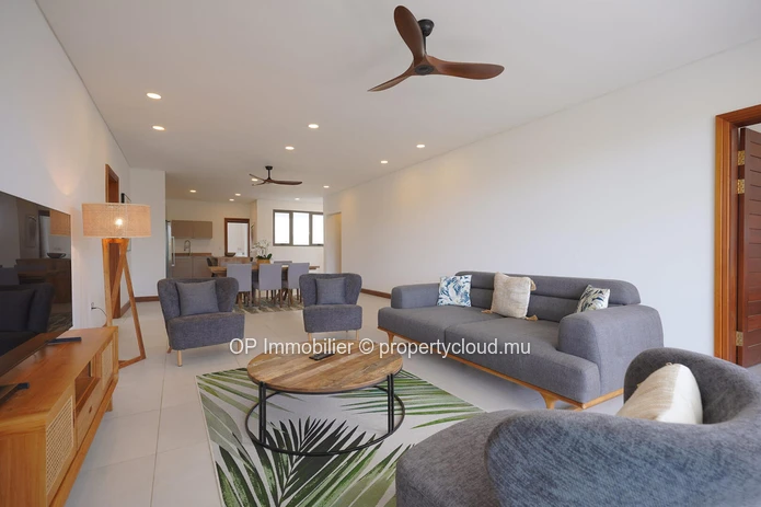 Appartement R+2 à vendre à Pointe aux Canonniers, 167m², 3 chambres, piscine commune, meublé, climatisé, garage, proc...