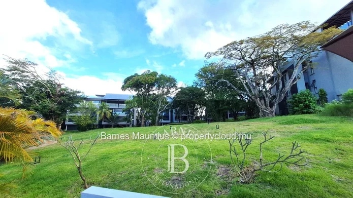 BELLE VUE - luxury Garden Apartment - 4 bedrooms ensuite