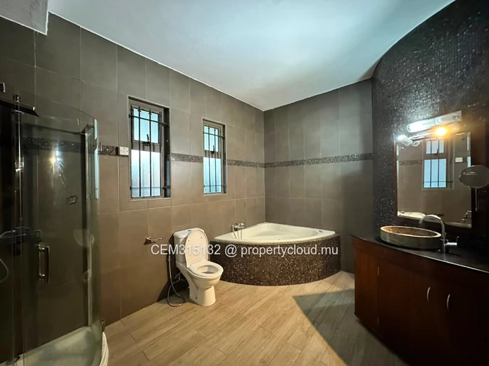 Semi-Furnished 3-Bedroom Ground Floor Apartment for Rent – Beau-Bassin