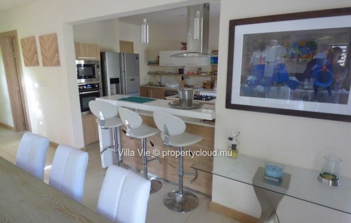 Grand Baie - Modern 3-bedroom villa