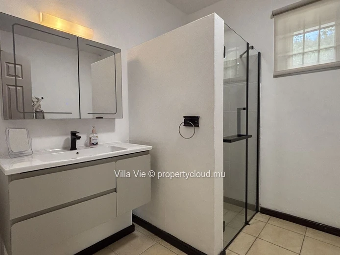 Roches Noires - 3-bedroom family home with swimming pool