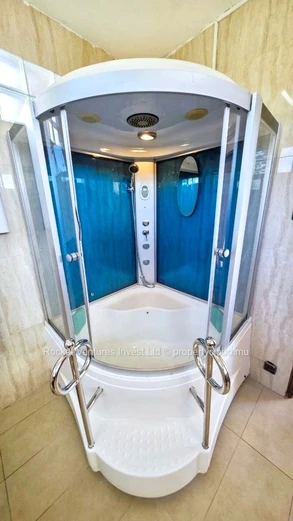 Villa élégante avec 4 chambres à louer et à vendre, Floréal – Centre