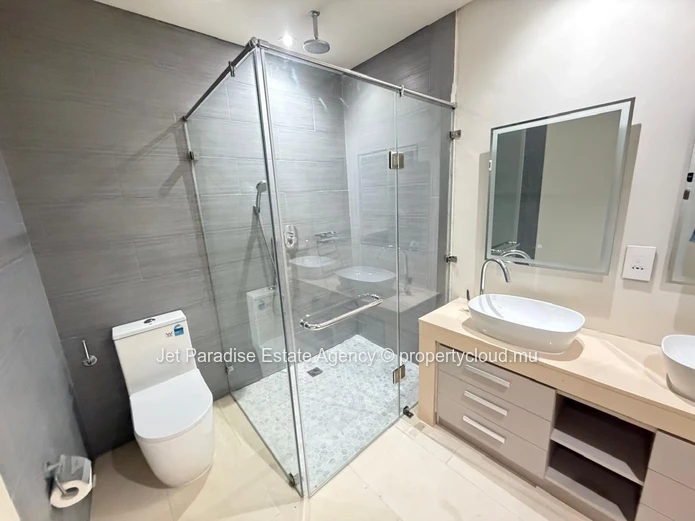  Modern 3-Bedroom Apartment with Sea View – Secured Complex