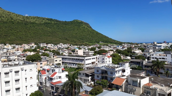 À LOUER – Appartement meublé de 3 chambres à Port-Louis (près de la rue Labourdonnais)