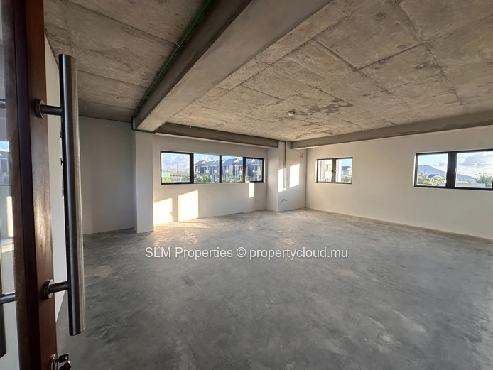 Furnished 55m² Office for Rent in Moka