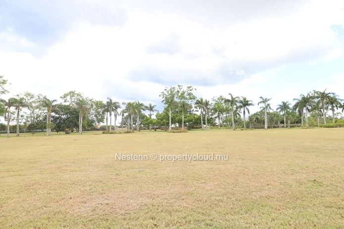 Terrain résidentiel de 399,37 m² avec vue sur le parc et la montagne 