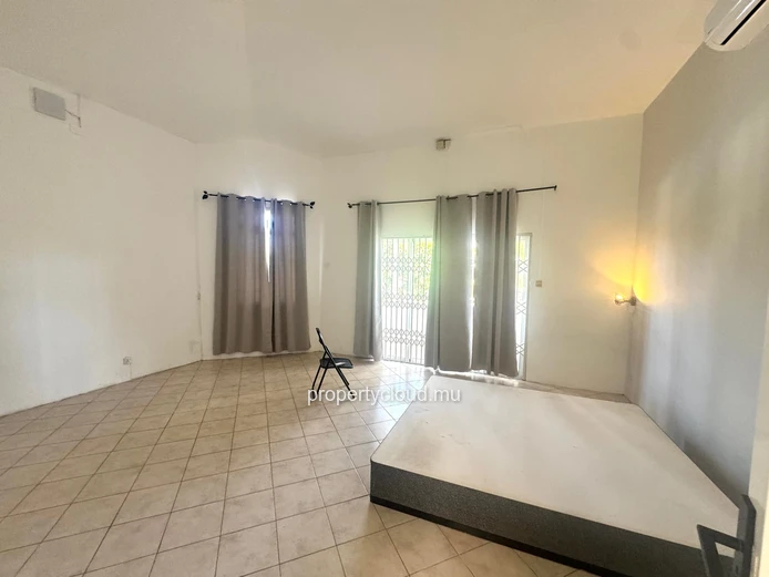 For Rent in Flic en Flac, Mauritius – Spacious 5-Bedroom Villa with Garage, Close to the Beach