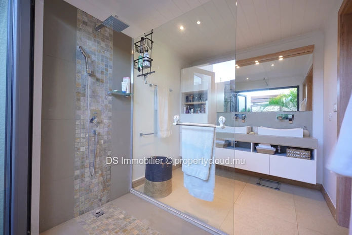 Villa Res De 4 Chambres Plain-Pieds À Vendre - Grand Baie - Nord - Accessible Aux Non Citoyens