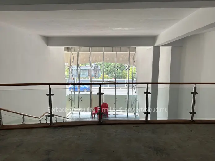 Prime location for office, warehouse, wholesale of luxury goods or pharmaceutical products