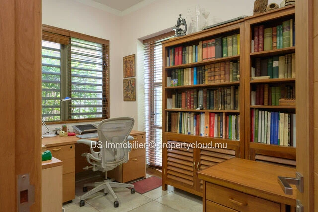 For Sale – 3-Bedroom Villa + Office – Unfurnished – Private Residence – Balaclava