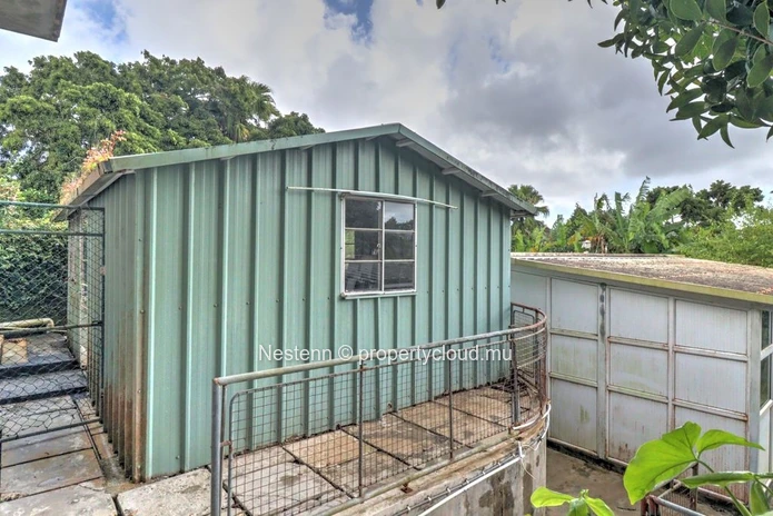 Traditional house with independent studio 