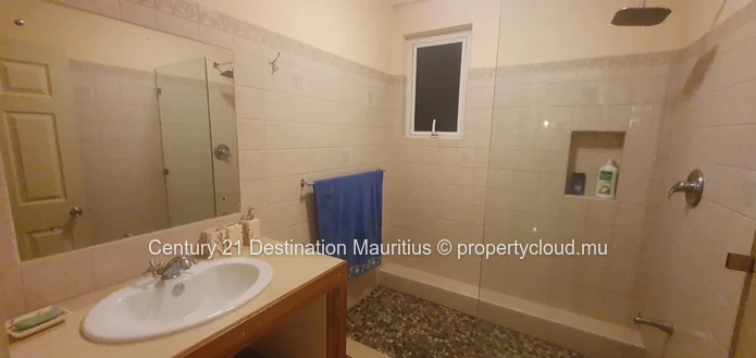 Spacious family Penthouse just minutes from the  sea