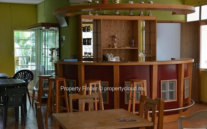 Estate Villa with Airbnb Guest Suites, Squash Courts & Sea Views - For sale - Tamarin