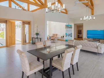 4 Bedroom Villa