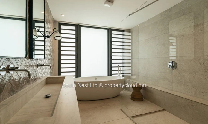 Incroyable villa de 4 chambres avec accès direct à la plage et vue mer
