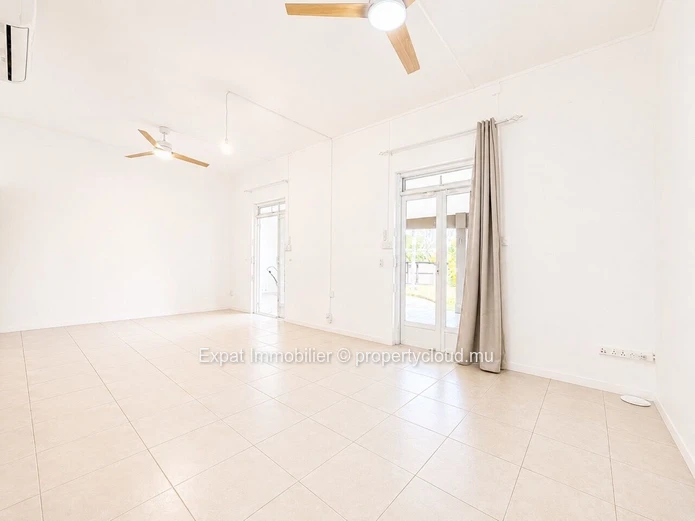 Maison non meublée 4 chambres avec accès direct à la plage – À louer à Tamarin