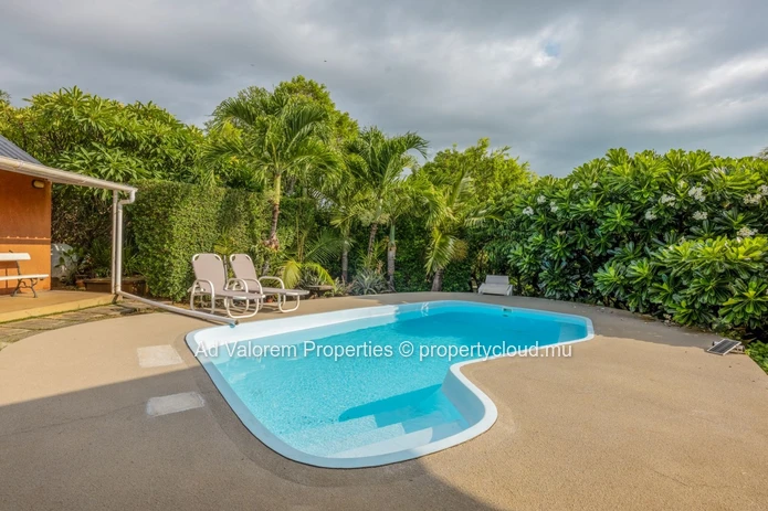 Maison de 385 m² avec grand jardin à vendre à Rivière Noire