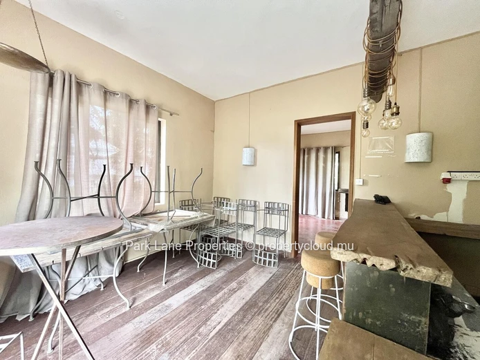 Two independent houses with commercial potential – Perfect for a large family or office space in Curepipe