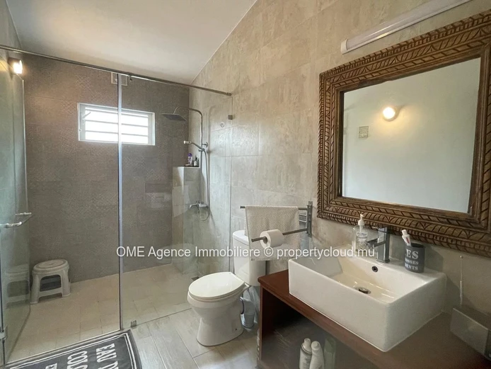 Furnished Villa with Mountain Views, Pool and Independent Studio