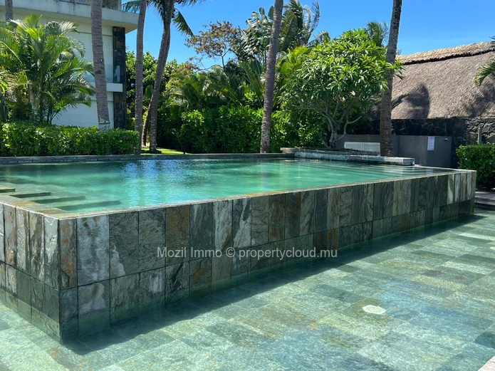 Superb waterfront apartment, Pointe aux Canonniers